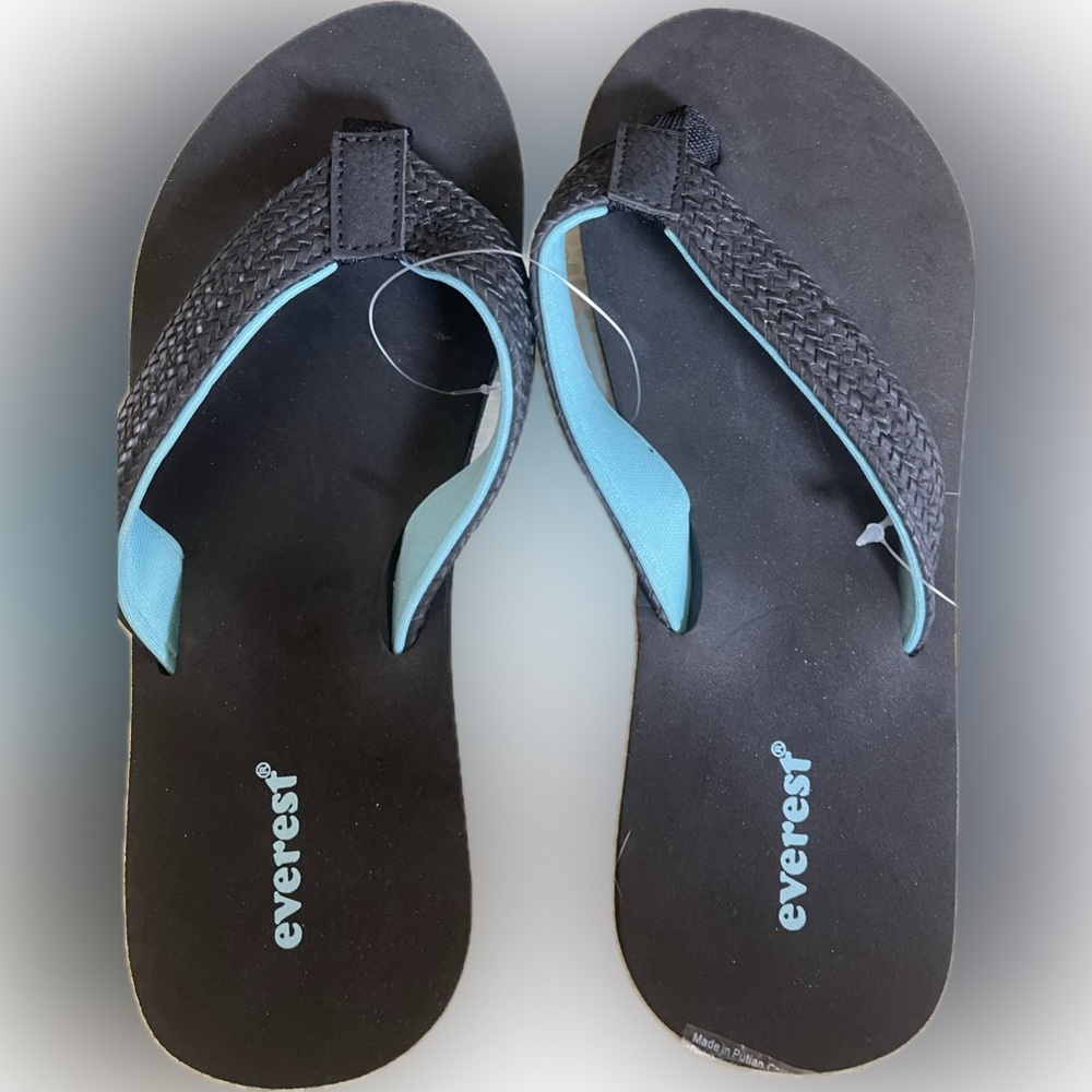 NEW Flip Flops Soft Sole and Comfortable Strap NWT Black and Turquoise Size 7
